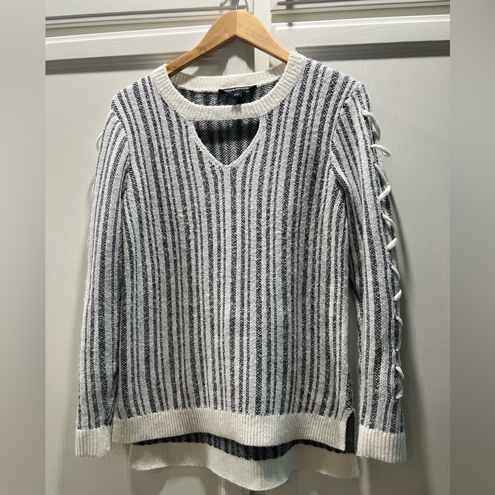 Rock & Republic Black and White Knit Top With Peep hole design.